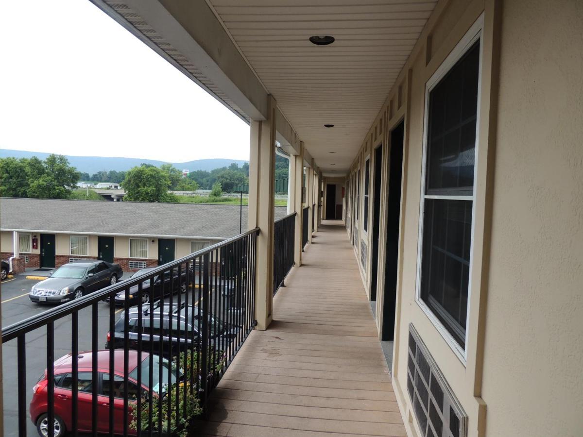 Super 8 By Wyndham Mifflinville Near Bloomsburg Εξωτερικό φωτογραφία
