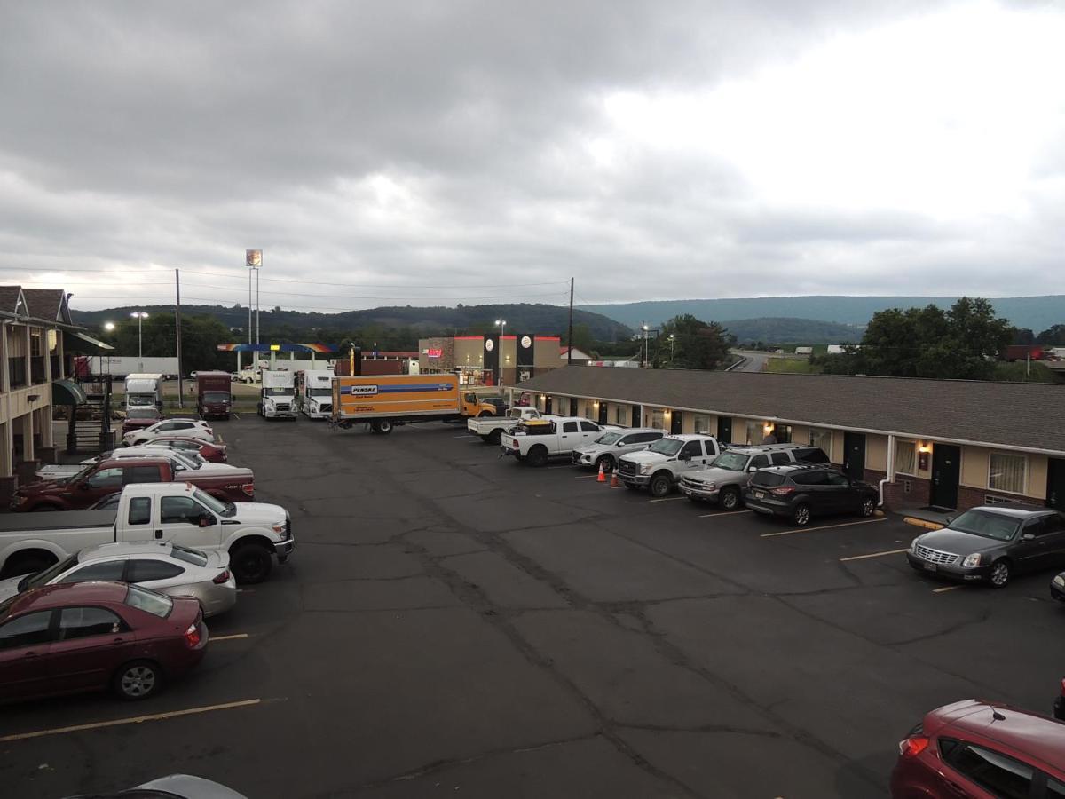 Super 8 By Wyndham Mifflinville Near Bloomsburg Εξωτερικό φωτογραφία